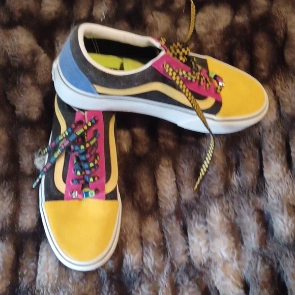 Vans old skool. Like new. Worn once. Womens size 9 mens size 7.5. No box. - Picture 2 of 7